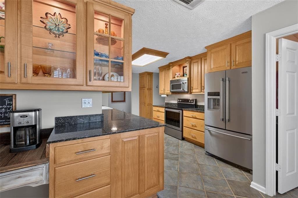 3 bedroom, 2 bathroom, 1,802 sq ft single family residence for sale at 1561 Timber Heights Drive, Loganville, GA 30052 — photo 8