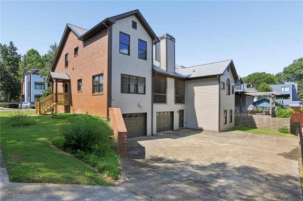 2 bedroom, 2 bathroom, 1,300 sq ft triplex for rent at 292 Fortune Street C, Atlanta, GA 30312 for $2,750 a month — photo 3