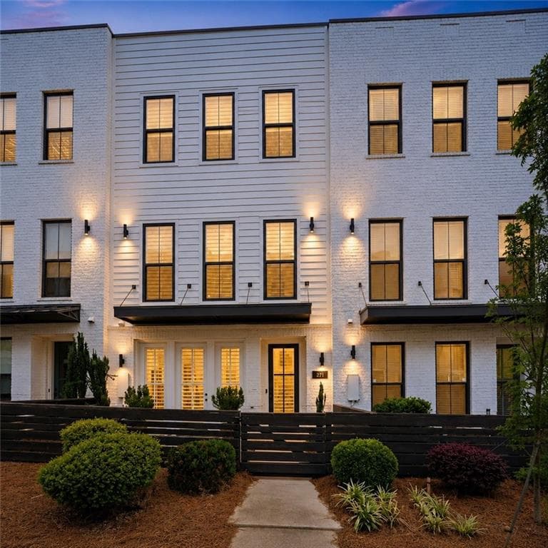 3 bedroom, 4 bathroom, 2,151 sq ft townhouse for sale at 271 Mitchell Lane, Woodstock, GA 30188 — photo 1 of 55