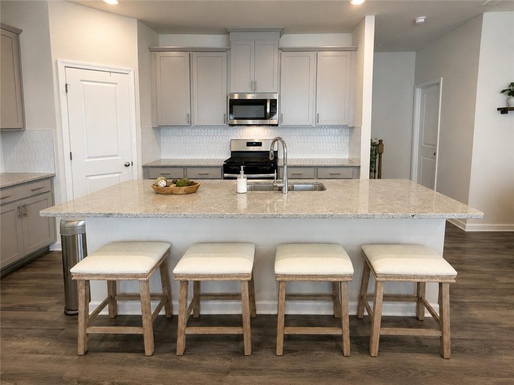 3 bedroom, 3 bathroom, 1,868 sq ft townhouse for sale at 6395 Apalachee Way, Smyrna, GA 30126 — photo 4