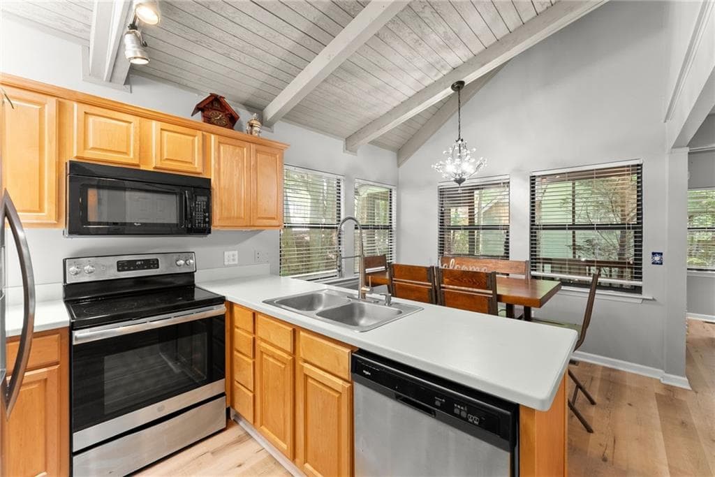 3 bedroom, 2 bathroom, 1,135 sq ft single family residence for sale at 17 Dach Bruecke Gasse, Helen, GA 30545 — photo 10