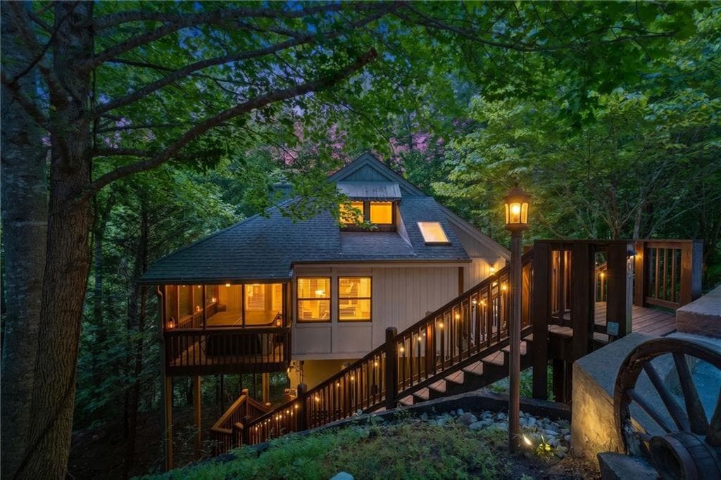 3 bedroom, 2 bathroom, 1,135 sq ft single family residence for sale at 17 Dach Bruecke Gasse, Helen, GA 30545 — photo 5