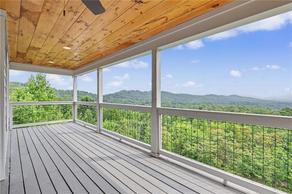 4 bedroom, 4 bathroom, 2,612 sq ft single family residence for sale at 9 Queens Court, Blairsville, GA 30512 — photo 2