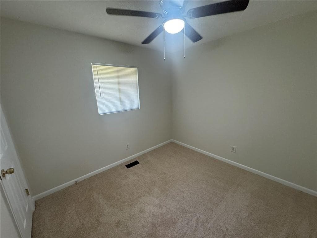 4 bedroom, 2 bathroom, 1,938 sq ft single family residence for sale at 8497 Stonewall Jackson Drive, Jonesboro, GA 30238 — photo 10
