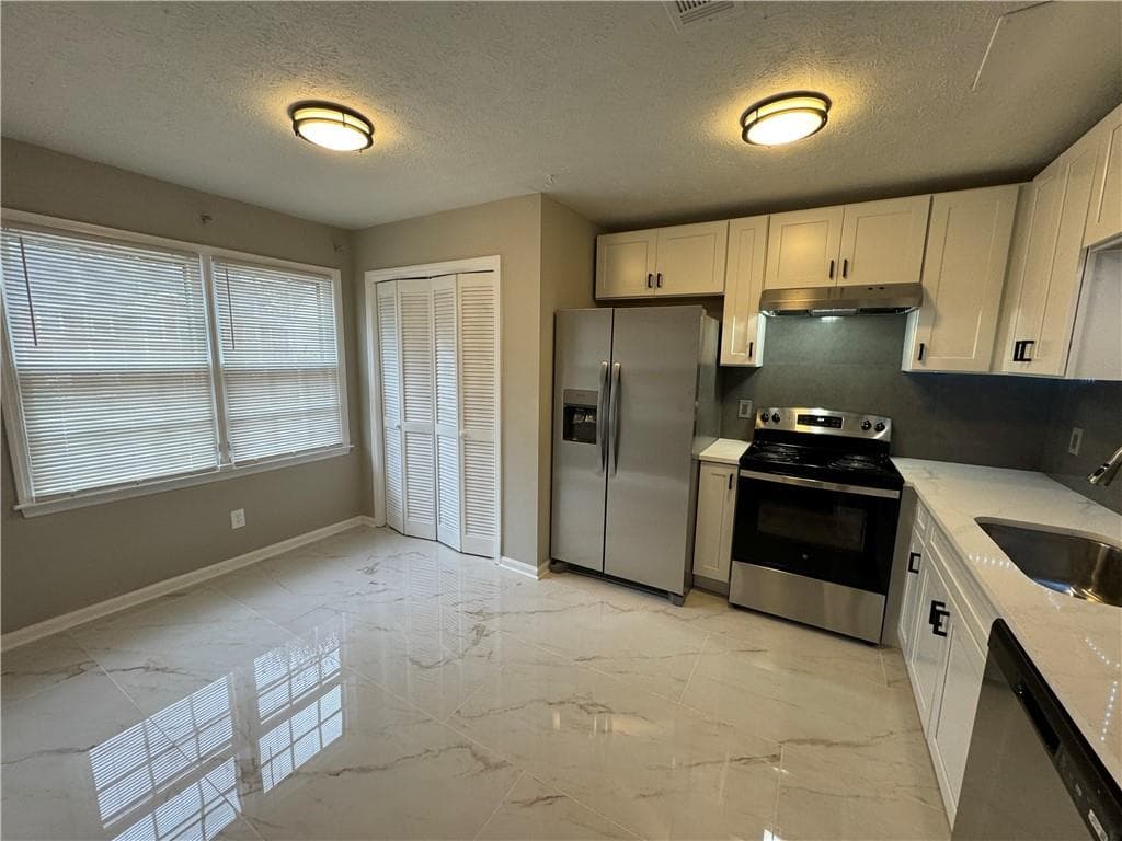 duplex for sale at 5223 Ridge Forest Drive, Stone Mountain, GA 30083 — photo 3