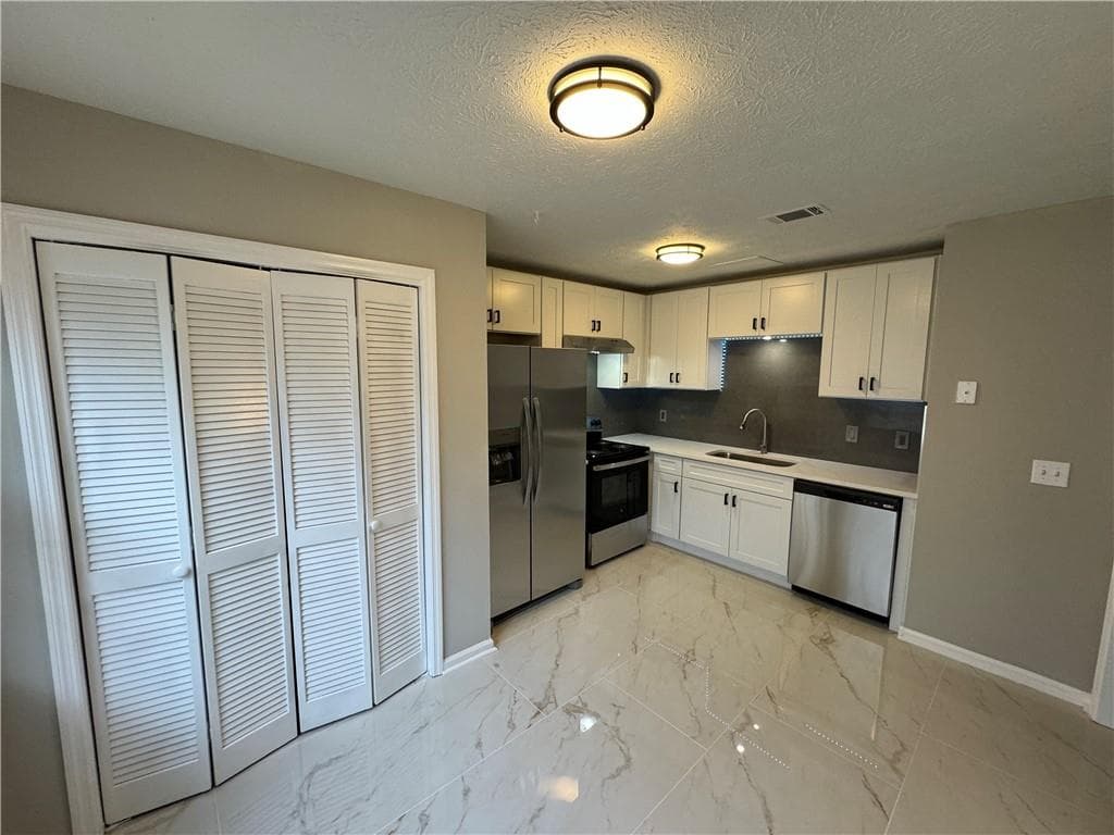 duplex for sale at 5223 Ridge Forest Drive, Stone Mountain, GA 30083 — photo 6