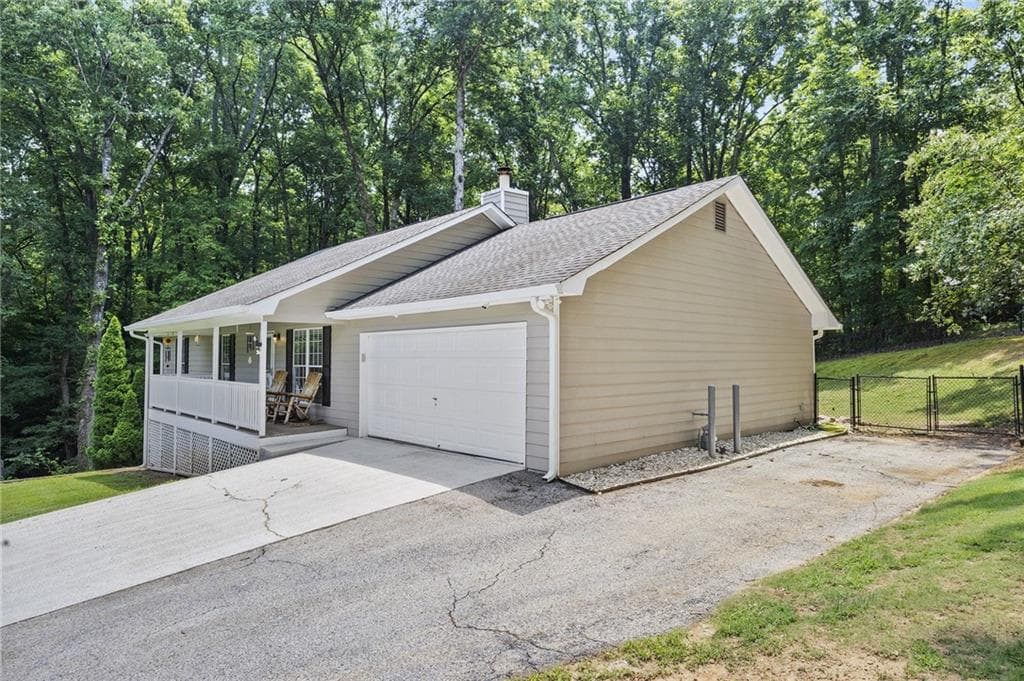 3 bedroom, 2 bathroom, 1,653 sq ft single family residence for sale at 515 Creek View Place, Mcdonough, GA 30252 — photo 4