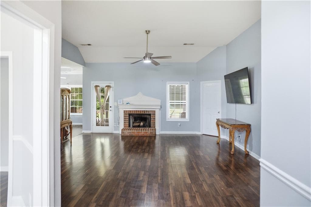 3 bedroom, 2 bathroom, 1,791 sq ft single family residence for sale at 3505 Garden Walk Ln, Loganville, GA 30052 — photo 5