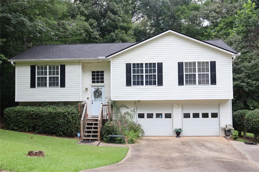 3 bedroom, 2 bathroom, 1,158 sq ft single family residence under contract at 8748 Jenkins Road, Douglasville, GA 30187