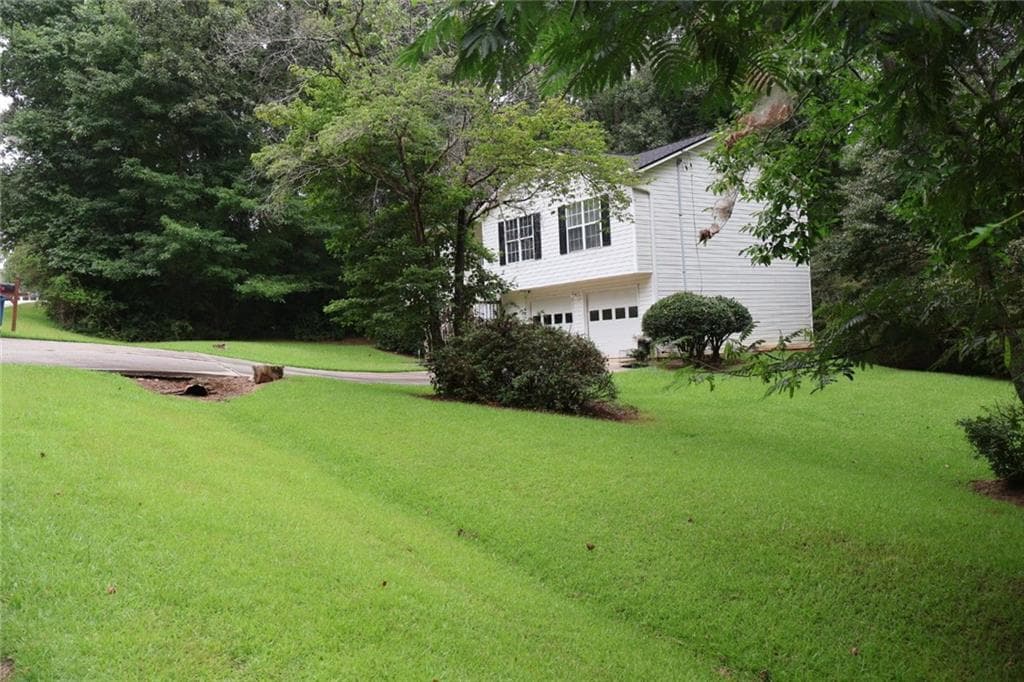 3 bedroom, 2 bathroom, 1,158 sq ft single family residence under contract at 8748 Jenkins Road, Douglasville, GA 30187 — photo 2