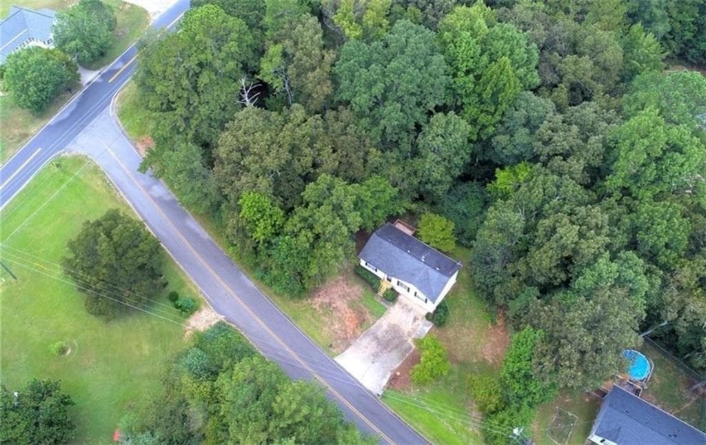 3 bedroom, 2 bathroom, 1,158 sq ft single family residence under contract at 8748 Jenkins Road, Douglasville, GA 30187 — photo 5