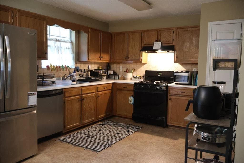 3 bedroom, 2 bathroom, 1,158 sq ft single family residence under contract at 8748 Jenkins Road, Douglasville, GA 30187 — photo 6
