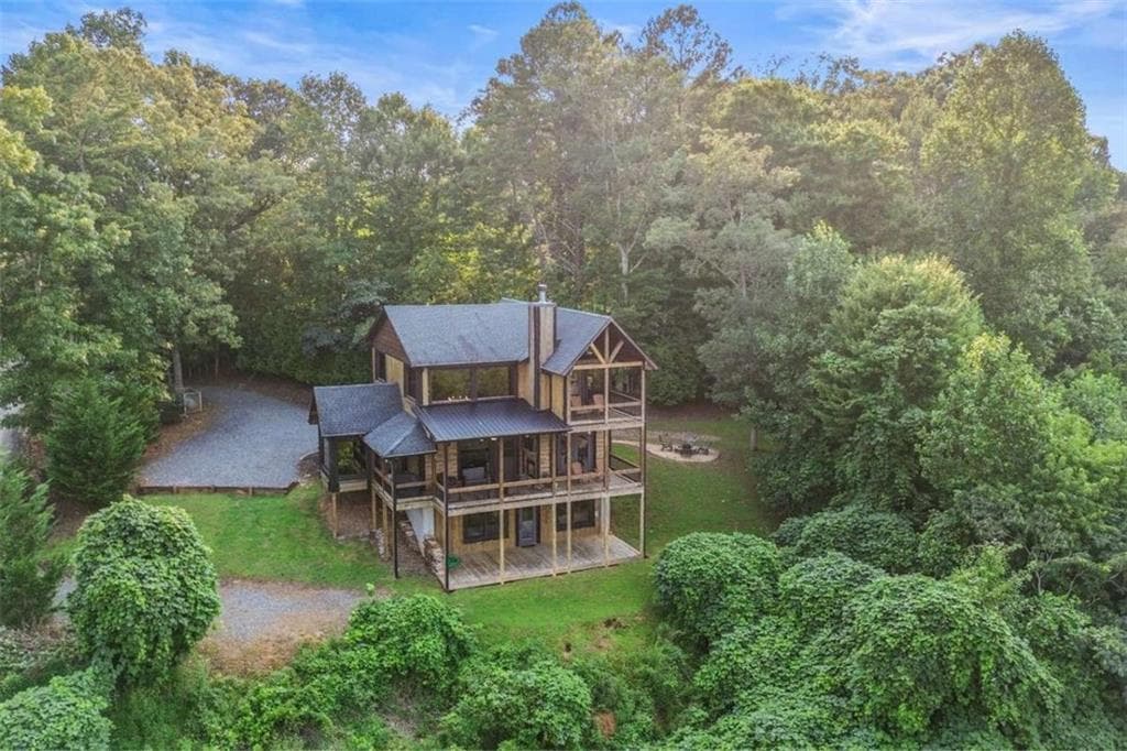 3 bedroom, 5 bathroom, 2,936 sq ft single family residence for sale at 231 Kyle Road, Blue Ridge, GA 30513