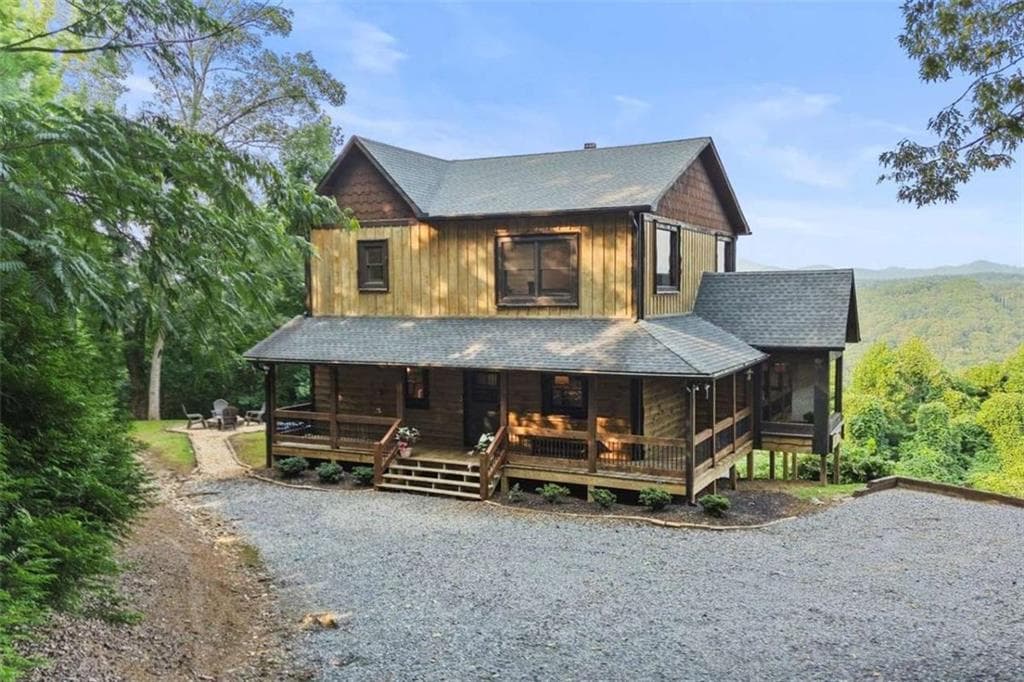 3 bedroom, 5 bathroom, 2,936 sq ft single family residence for sale at 231 Kyle Road, Blue Ridge, GA 30513 — photo 2