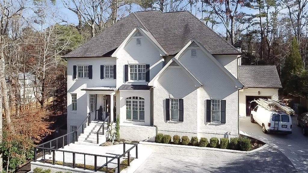 6 bedroom, 6 bathroom single family residence for rent at 2991 Sequoyah Drive, Atlanta, GA 30327 for $14,500 a month — photo 2