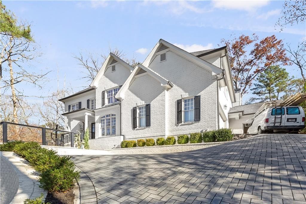 6 bedroom, 6 bathroom single family residence for rent at 2991 Sequoyah Drive, Atlanta, GA 30327 for $14,500 a month — photo 6