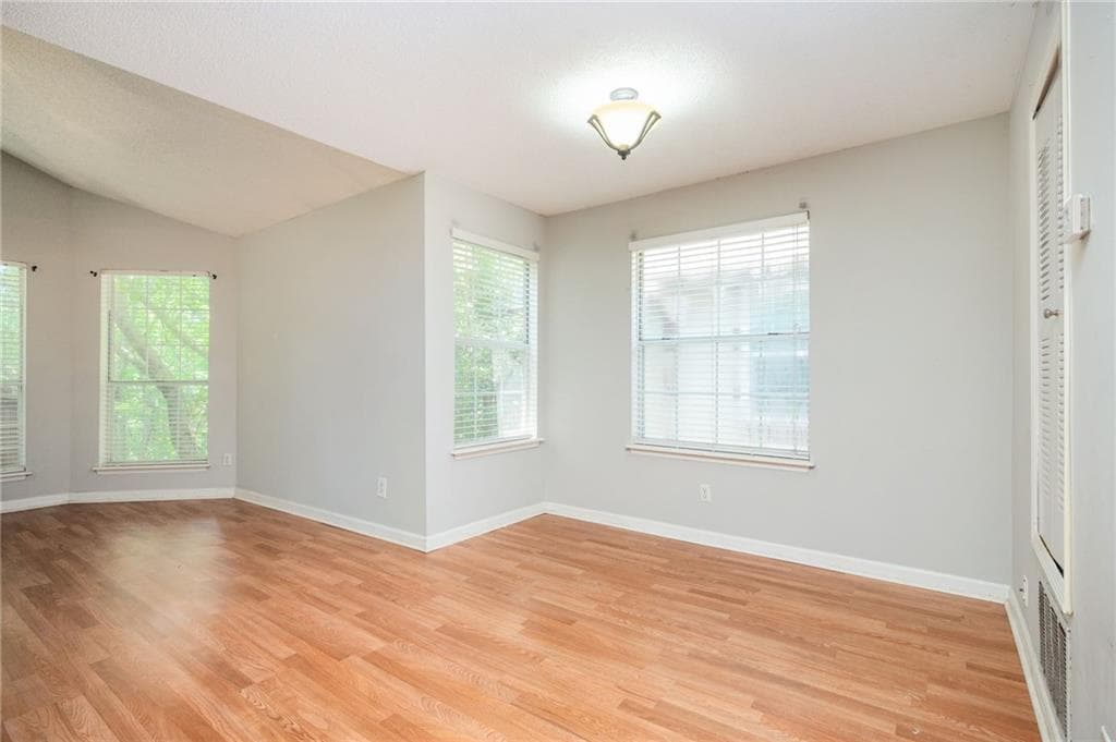 2 bedroom, 2 bathroom, 880 sq ft condominium for rent at 915 Wentworth Court, Johns Creek, GA 30022 for $1,900 a month — photo 7