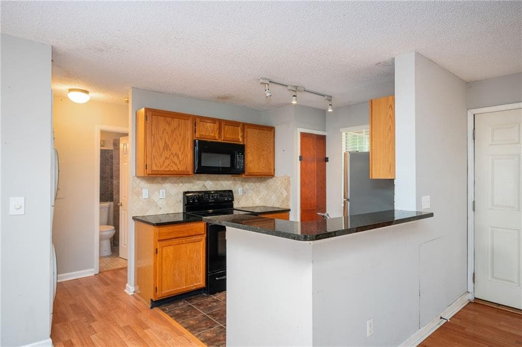 2 bedroom, 2 bathroom, 880 sq ft condominium for rent at 915 Wentworth Court, Johns Creek, GA 30022 for $1,900 a month — photo 10