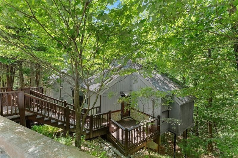 3 bedroom, 2 bathroom, 1,135 sq ft single family residence for rent at 17 Dach Bruecke Gasse, Helen, GA 30545 for $2,500 a month — photo 2