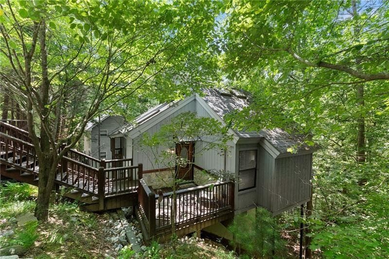 3 bedroom, 2 bathroom, 1,135 sq ft single family residence for rent at 17 Dach Bruecke Gasse, Helen, GA 30545 for $2,500 a month — photo 3