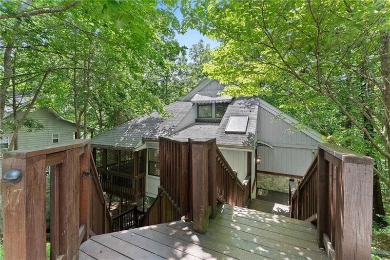 3 bedroom, 2 bathroom, 1,135 sq ft single family residence for rent at 17 Dach Bruecke Gasse, Helen, GA 30545 for $2,500 a month — photo 4