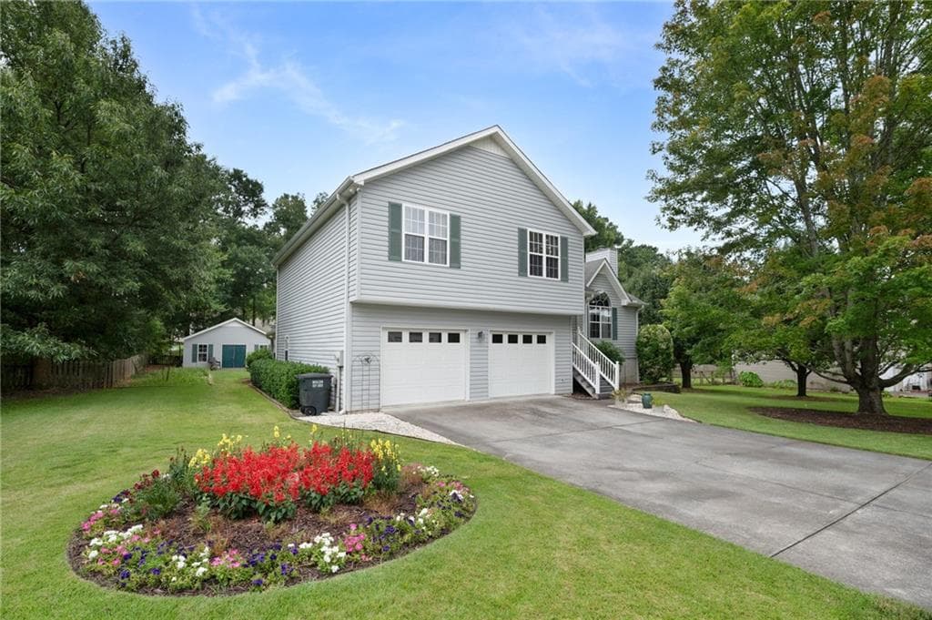 4 bedroom, 3 bathroom, 2,380 sq ft single family residence under contract at 154 Honeysuckle Drive, Calhoun, GA 30701 — photo 2