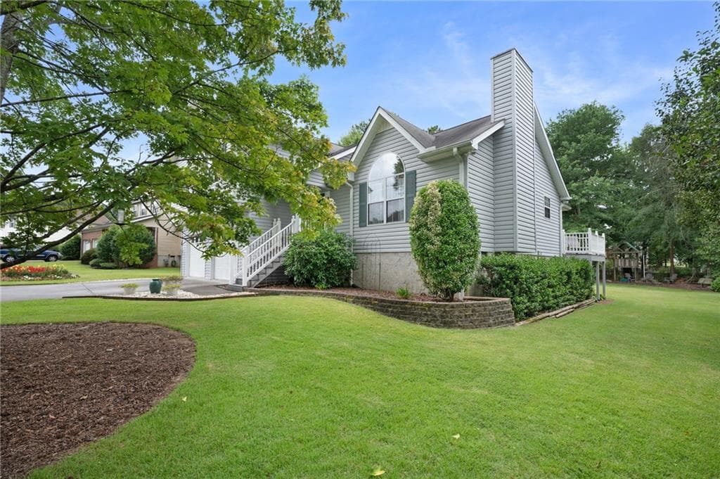 4 bedroom, 3 bathroom, 2,380 sq ft single family residence under contract at 154 Honeysuckle Drive, Calhoun, GA 30701 — photo 6