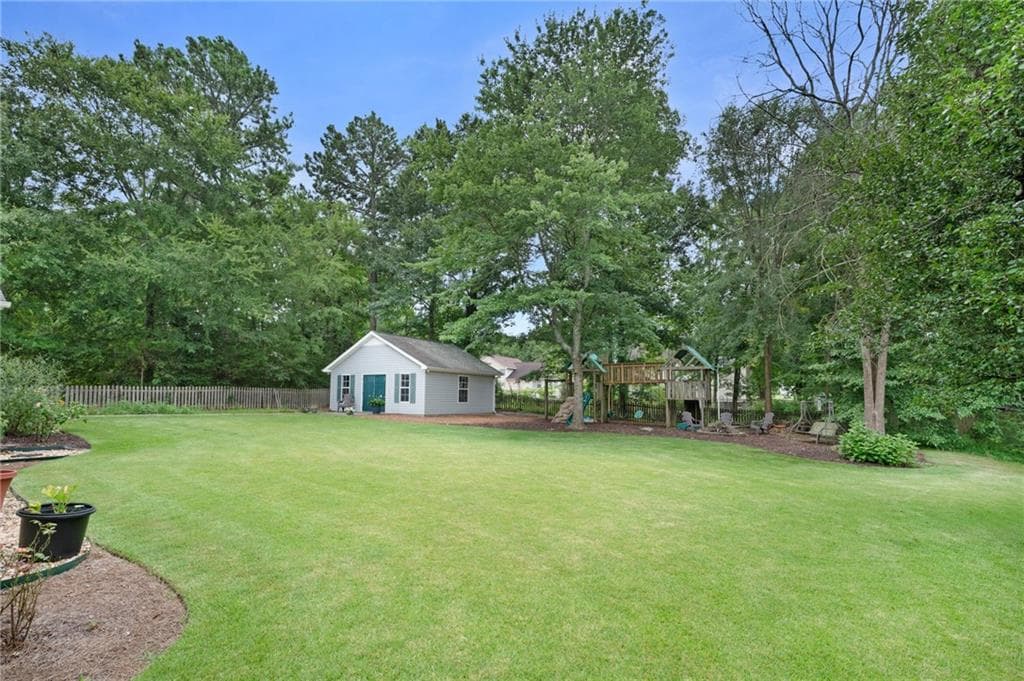 4 bedroom, 3 bathroom, 2,380 sq ft single family residence under contract at 154 Honeysuckle Drive, Calhoun, GA 30701 — photo 7