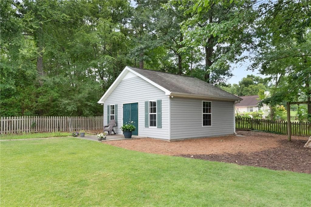 4 bedroom, 3 bathroom, 2,380 sq ft single family residence under contract at 154 Honeysuckle Drive, Calhoun, GA 30701 — photo 8
