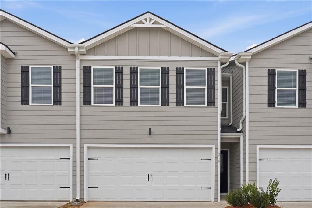 3 bedroom, 3 bathroom, 1,579 sq ft townhouse for sale at 216 Norchester Avenue, Hogansville, GA 30230
