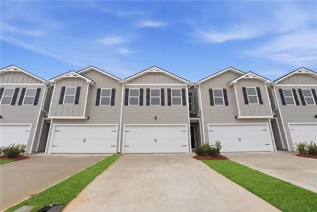 3 bedroom, 3 bathroom, 1,579 sq ft townhouse for sale at 216 Norchester Avenue, Hogansville, GA 30230 — photo 2