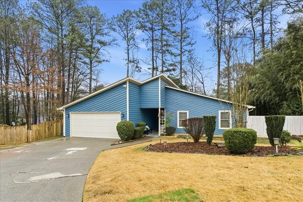 3 bedroom, 2 bathroom, 1,746 sq ft single family residence for rent at 2025 Kristian Way, Roswell, GA 30076 for $2,700 a month — photo 3