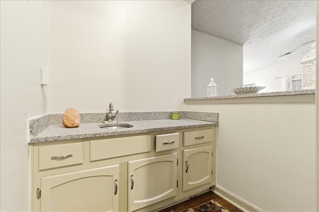 3 bedroom, 2 bathroom, 1,746 sq ft single family residence for rent at 2025 Kristian Way, Roswell, GA 30076 for $2,700 a month — photo 9