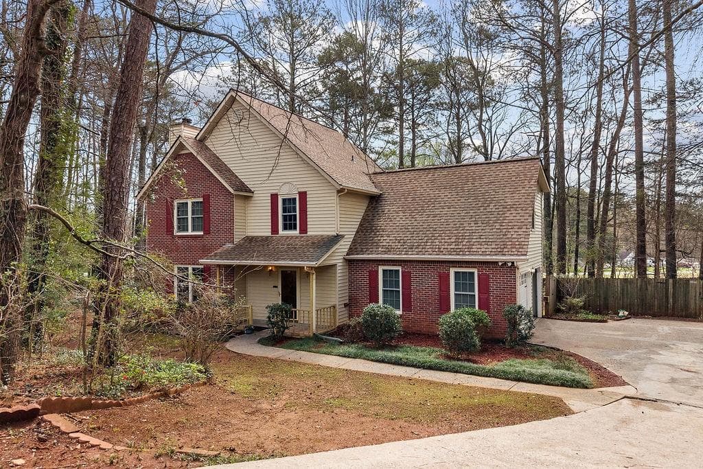 4 bedroom, 3 bathroom, 1,822 sq ft single family residence under contract at 120 Chateau Circle, Fayetteville, GA 30215