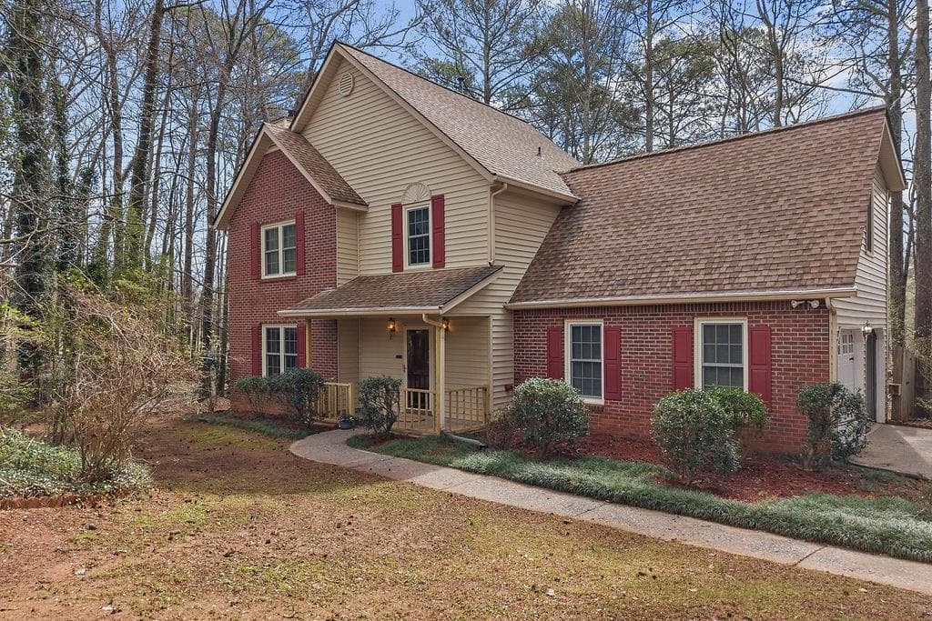 4 bedroom, 3 bathroom, 1,822 sq ft single family residence under contract at 120 Chateau Circle, Fayetteville, GA 30215 — photo 6