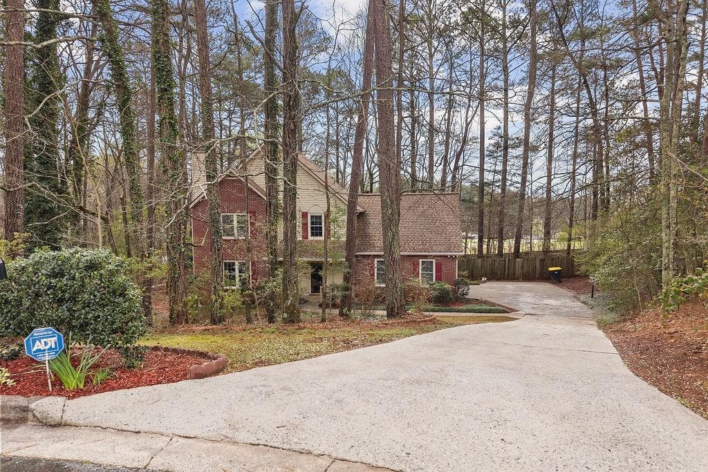4 bedroom, 3 bathroom, 1,822 sq ft single family residence under contract at 120 Chateau Circle, Fayetteville, GA 30215 — photo 7