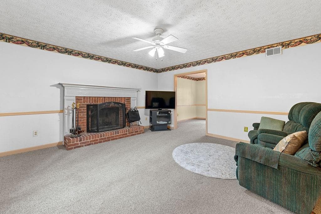 4 bedroom, 3 bathroom, 1,822 sq ft single family residence under contract at 120 Chateau Circle, Fayetteville, GA 30215 — photo 10