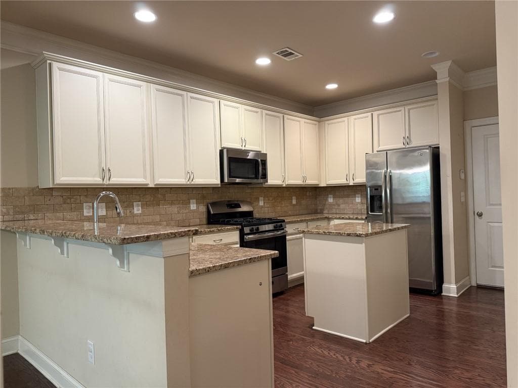 3 bedroom, 3 bathroom, 2,018 sq ft townhouse for rent at 3160 Cross Creek Drive, Cumming, GA 30040 for $2,450 a month — photo 9