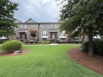 3 bedroom, 5 bathroom, 1,993 sq ft townhouse for rent at 4292 Tacoma Trace, Suwanee, GA 30024 for $2,700 a month — photo 1 of 35