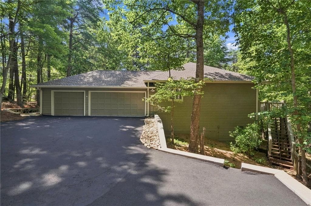 4 bedroom, 2 bathroom, 2,390 sq ft single family residence for sale at 523 Cherokee Trail, Big Canoe, GA 30143 — photo 3