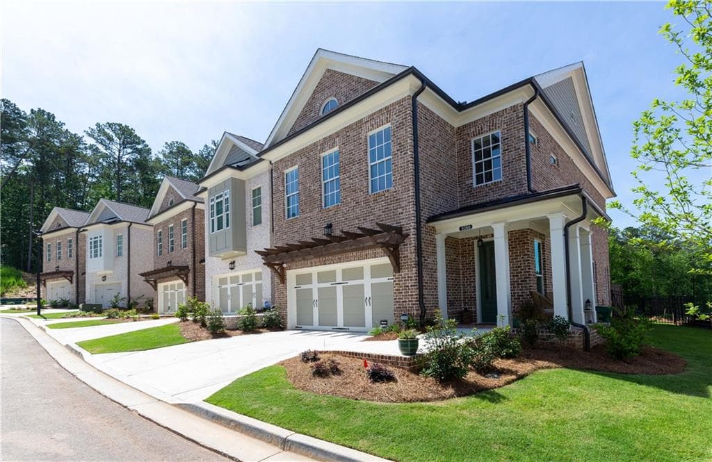 3 bedroom, 3 bathroom, 2,233 sq ft townhouse under contract at 4709 Coleridge Court 429, Peachtree Corners, GA 30092 — photo 4