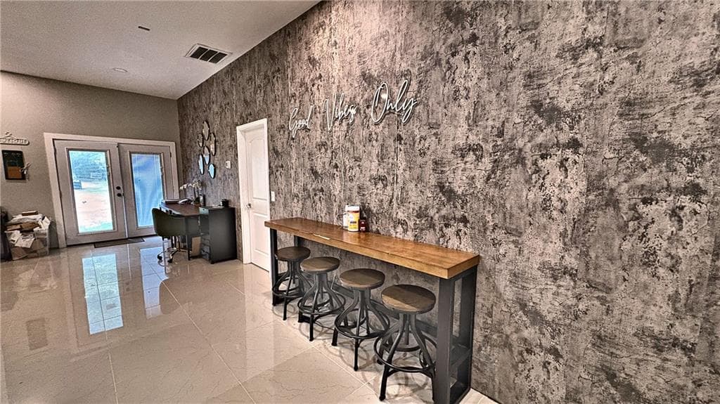 6 bedroom, 5 bathroom, 4,528 sq ft single family residence under contract at 2051 E Atlanta Road, Stockbridge, GA 30281 — photo 3
