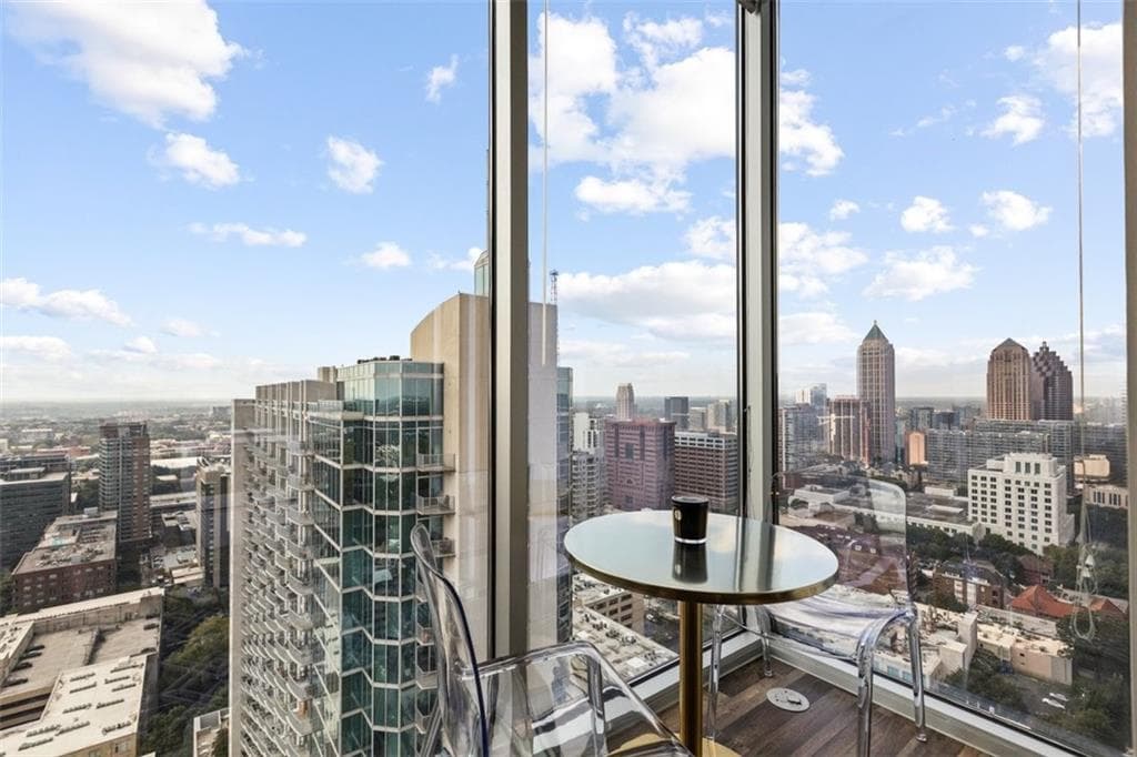 1 bedroom, 1 bathroom, 802 sq ft condominium for sale at 855 Peachtree Street 2901, Atlanta, GA 30308 — photo 2