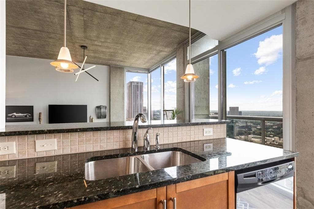 1 bedroom, 1 bathroom, 802 sq ft condominium for sale at 855 Peachtree Street 2901, Atlanta, GA 30308 — photo 3