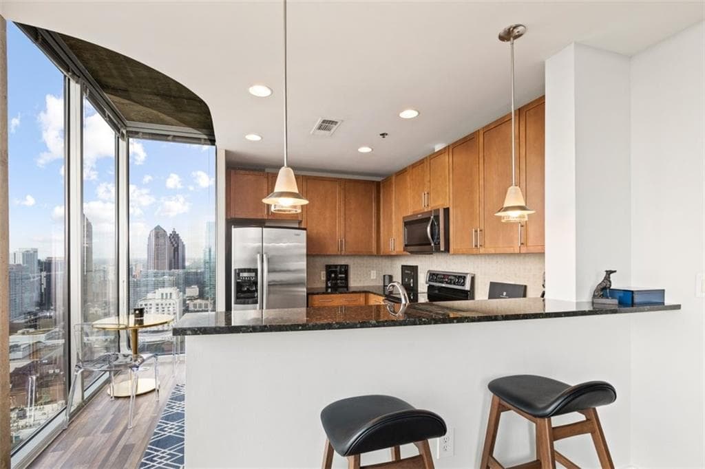 1 bedroom, 1 bathroom, 802 sq ft condominium for sale at 855 Peachtree Street 2901, Atlanta, GA 30308 — photo 6