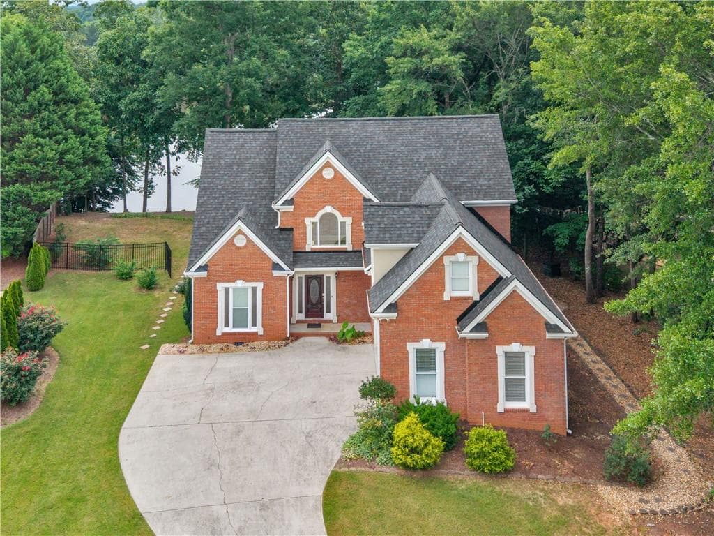 4 bedroom, 3 bathroom, 2,364 sq ft single family residence under contract at 1445 Lake Forest Lane, Mcdonough, GA 30253 — photo 2