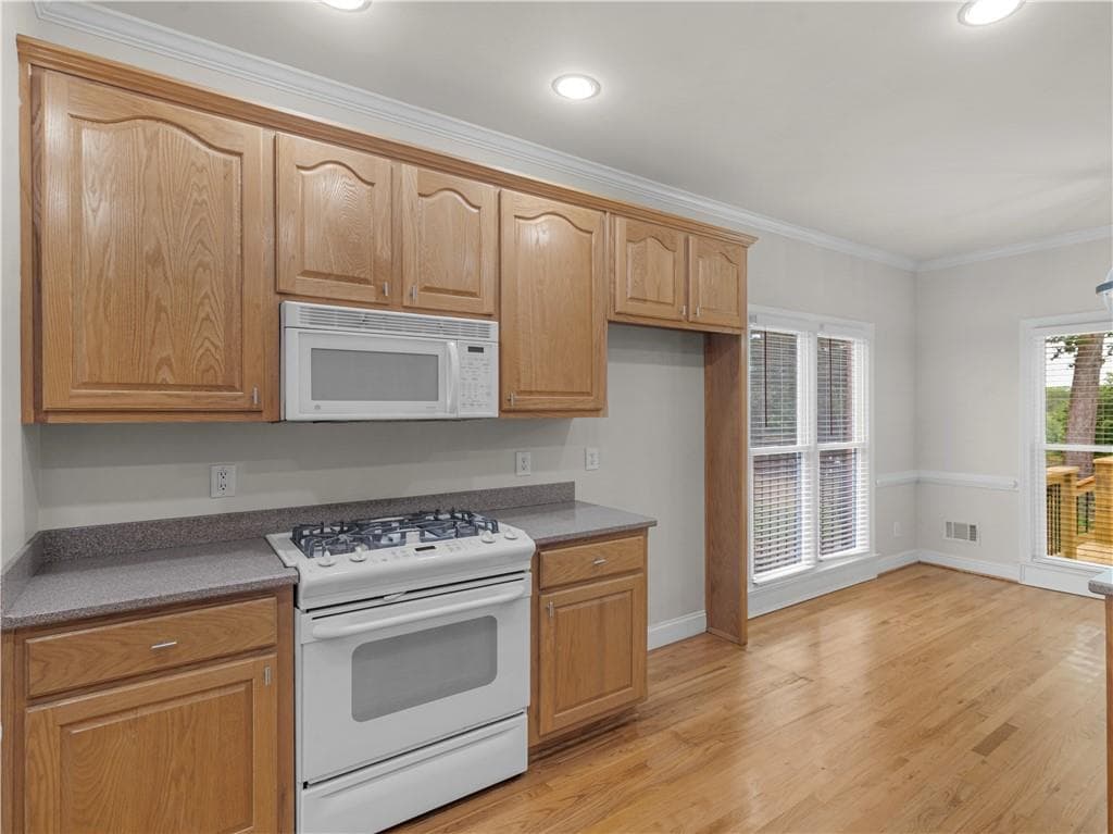 4 bedroom, 3 bathroom, 2,364 sq ft single family residence under contract at 1445 Lake Forest Lane, Mcdonough, GA 30253 — photo 10