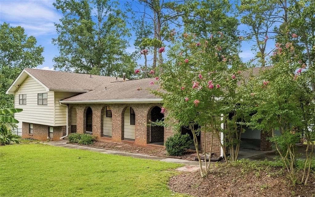 4 bedroom, 2 bathroom, 2,210 sq ft single family residence under contract at 8996 Mandarin Court, Jonesboro, GA 30236 — photo 2