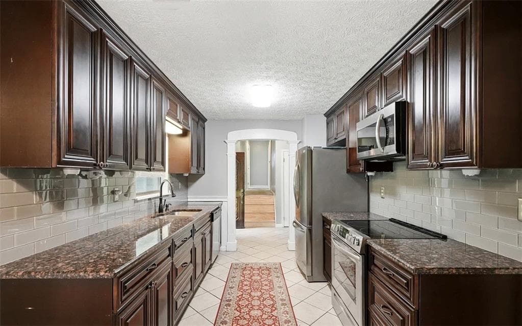 4 bedroom, 2 bathroom, 2,210 sq ft single family residence under contract at 8996 Mandarin Court, Jonesboro, GA 30236 — photo 7