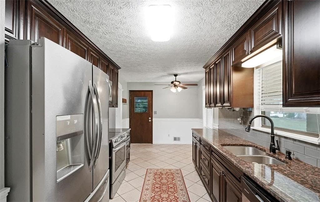 4 bedroom, 2 bathroom, 2,210 sq ft single family residence under contract at 8996 Mandarin Court, Jonesboro, GA 30236 — photo 8